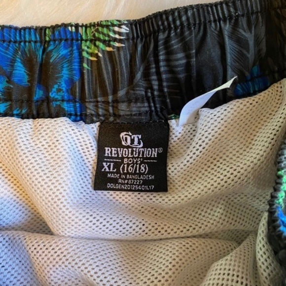 Revolution Swim Trunks Boys Size XL Swimsuit Black Blue Tropical Floral Print - Picture 4 of 7